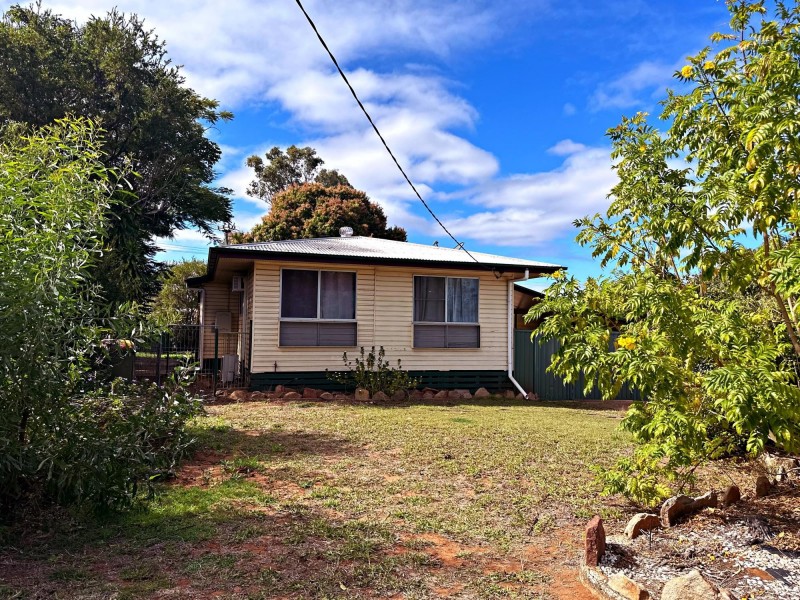 12 Cobb Court, Moranbah QLD 4744