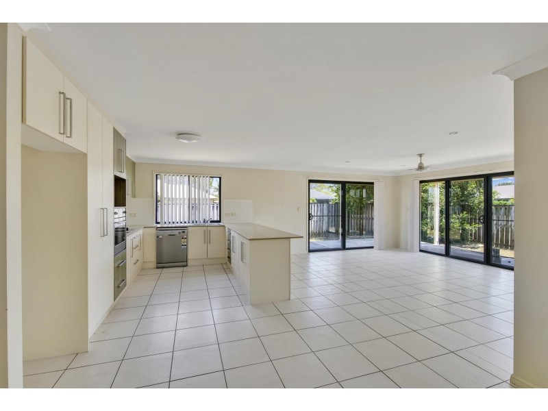 1 Narrabeen Street, Blacks Beach QLD 4740