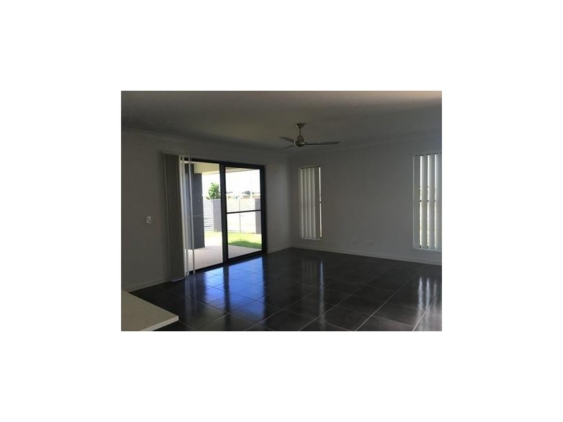 1/76 Commander Parade, Bucasia QLD 4750