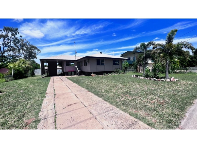 25 Bradman Street, Moranbah QLD 4744