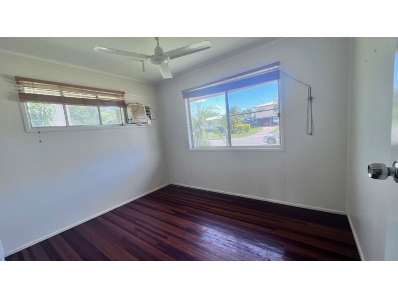 25 Bradman Street, Moranbah QLD 4744