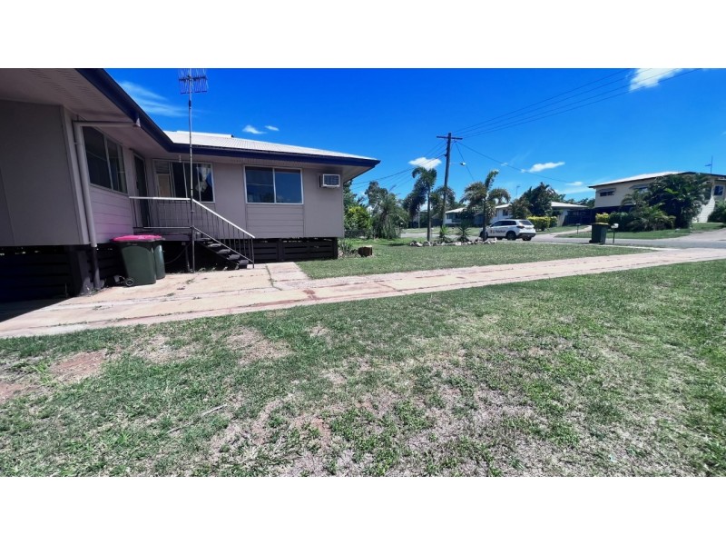 25 Bradman Street, Moranbah QLD 4744