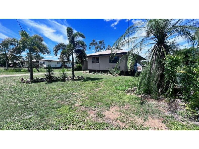 25 Bradman Street, Moranbah QLD 4744