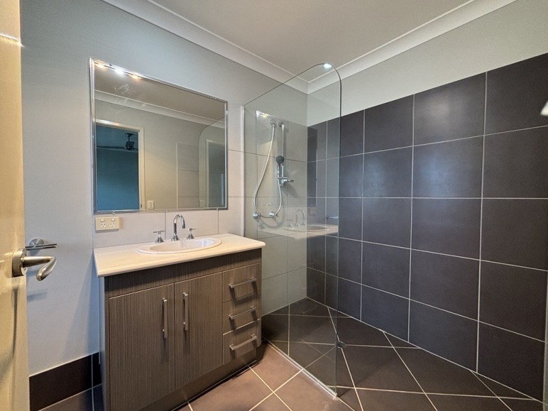 5/11 Bennett Crt, Moranbah QLD 4744