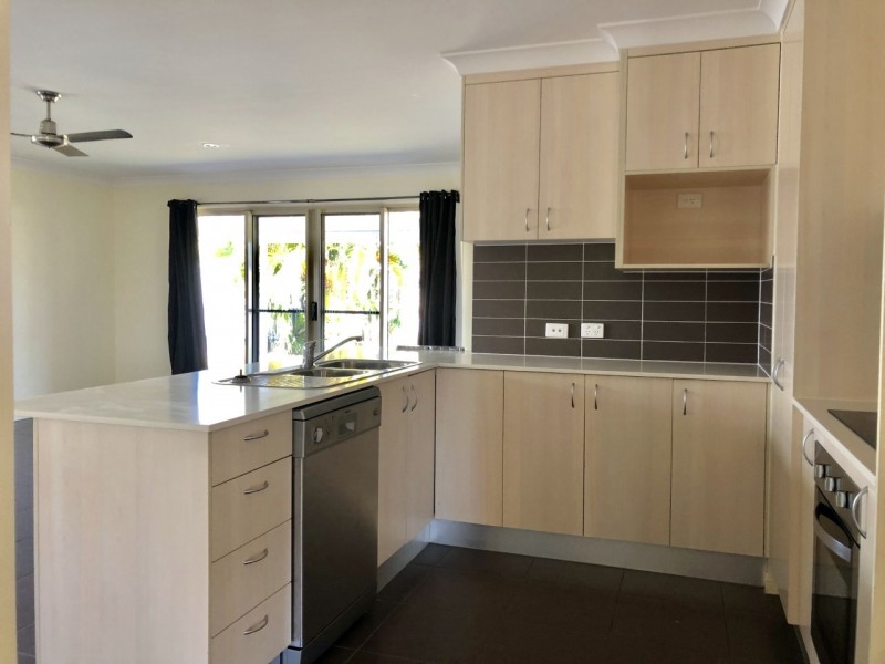 5 Trinity Parade, Blacks Beach QLD 4740