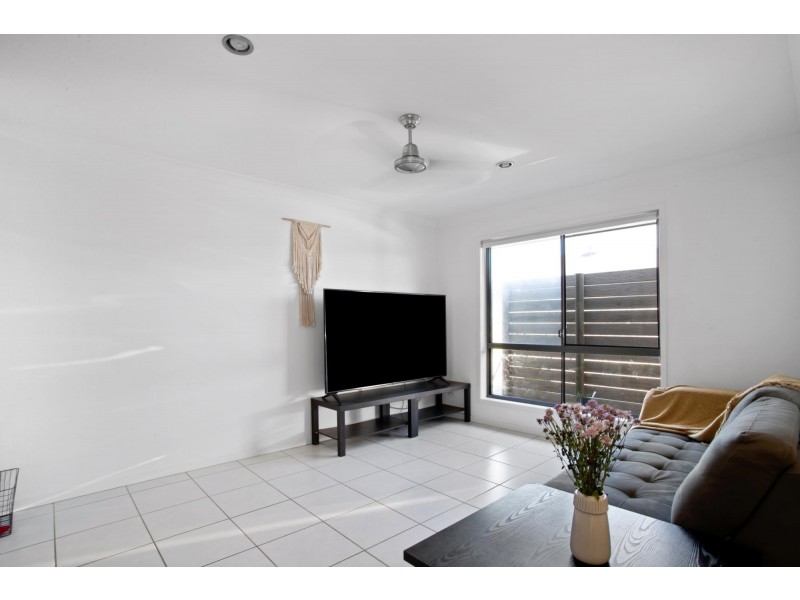 1-2/14 Halifax Place, Rural View QLD 4740