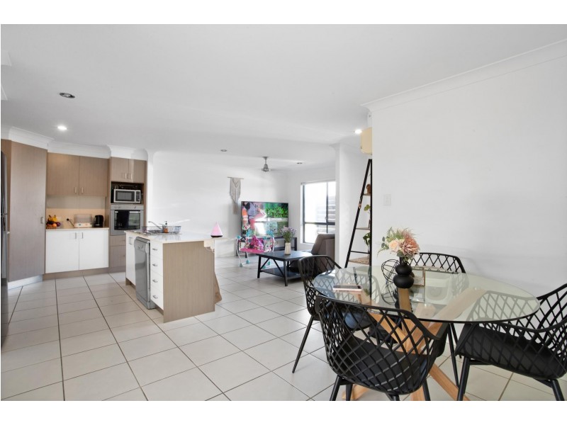 1-2/14 Halifax Place, Rural View QLD 4740