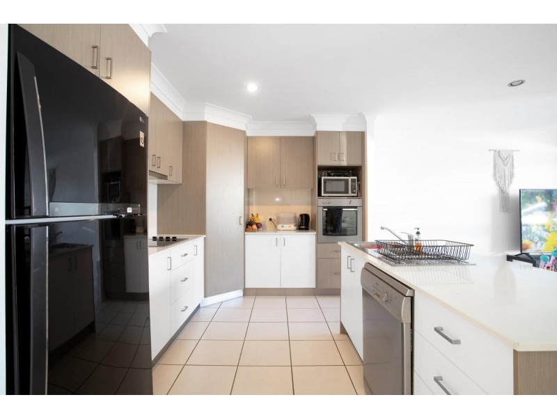 1-2/14 Halifax Place, Rural View QLD 4740