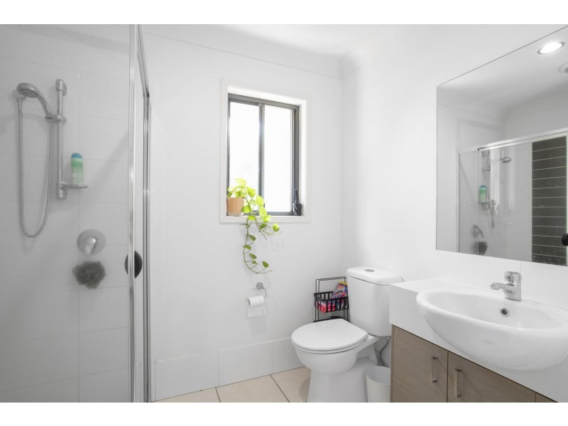 1-2/14 Halifax Place, Rural View QLD 4740