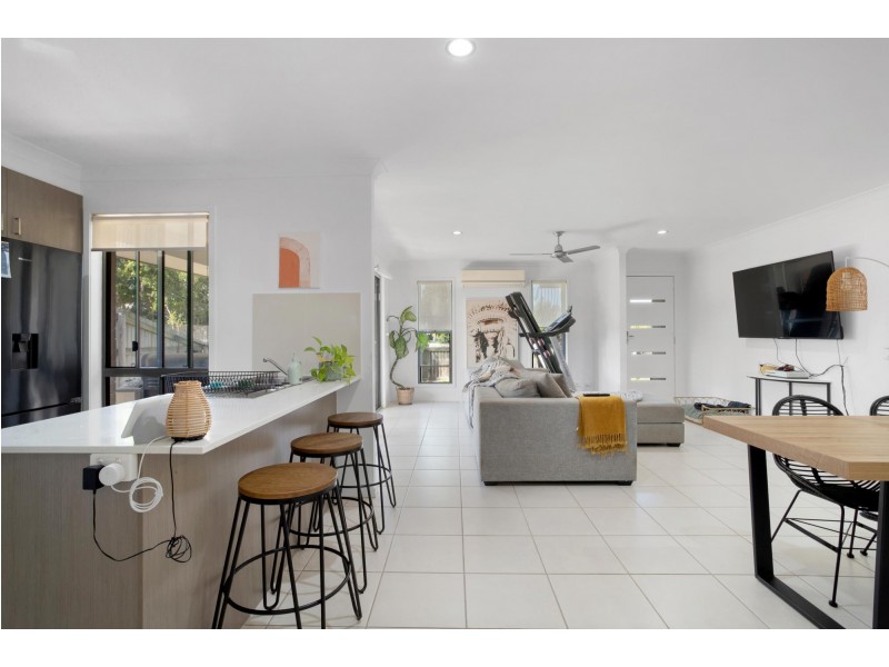 1-2/14 Halifax Place, Rural View QLD 4740