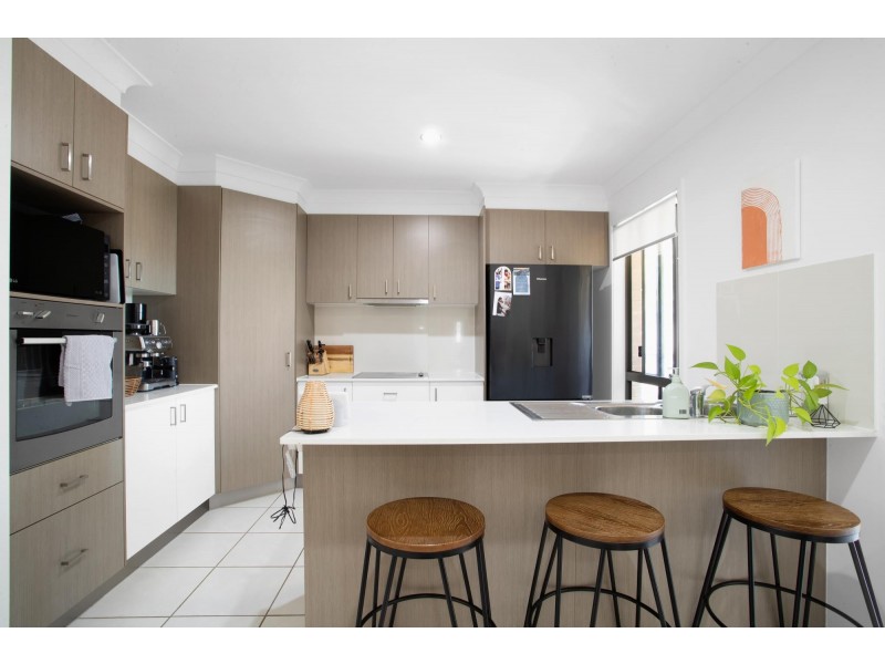 1-2/14 Halifax Place, Rural View QLD 4740
