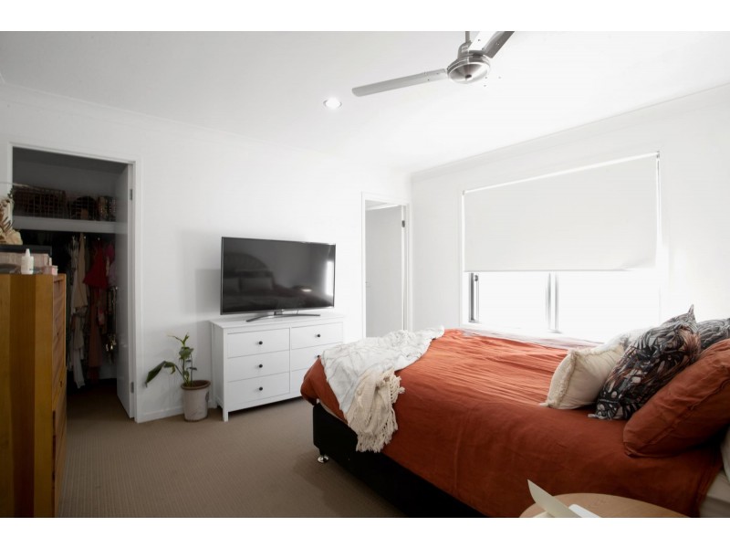 1-2/14 Halifax Place, Rural View QLD 4740
