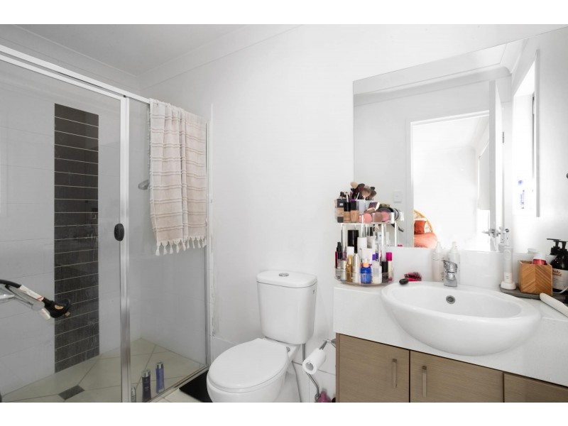 1-2/14 Halifax Place, Rural View QLD 4740
