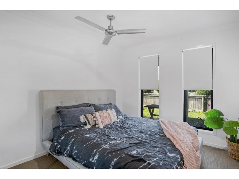 1-2/14 Halifax Place, Rural View QLD 4740