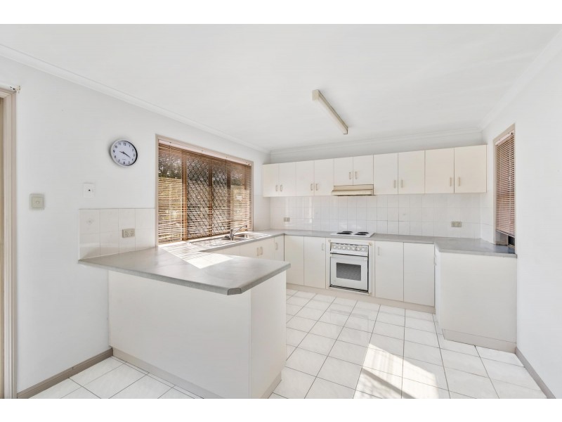 8 Dumfries Court, Beaconsfield QLD 4740