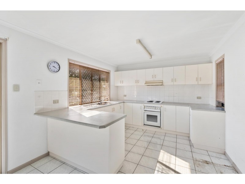 8 Dumfries Court, Beaconsfield QLD 4740
