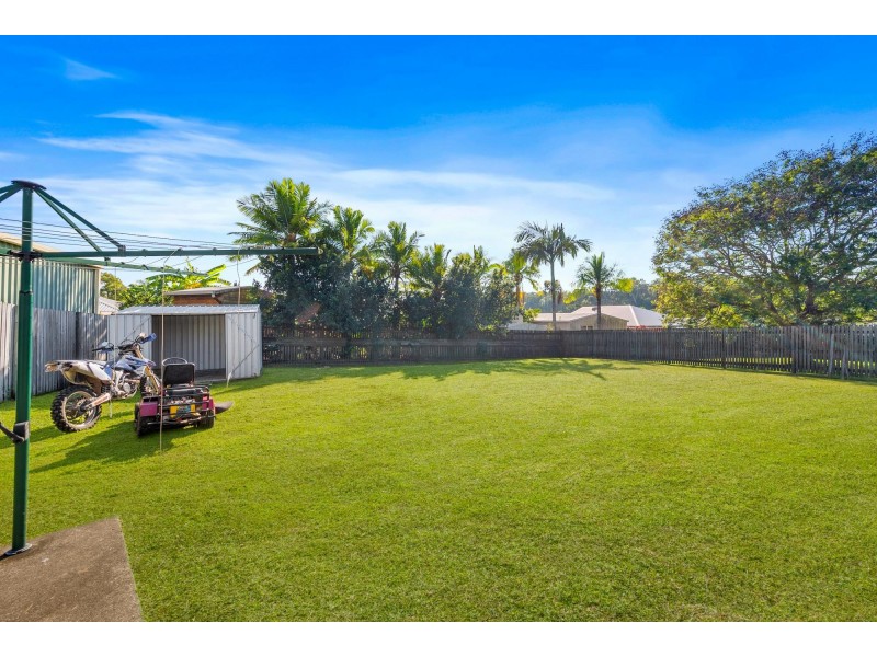 8 Dumfries Court, Beaconsfield QLD 4740