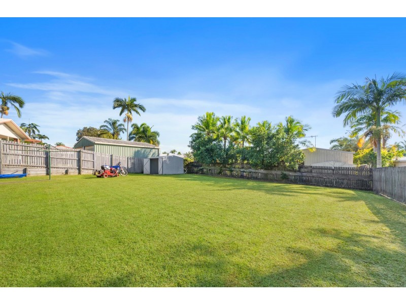 8 Dumfries Court, Beaconsfield QLD 4740