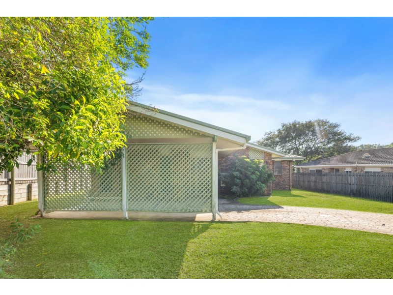 8 Dumfries Court, Beaconsfield QLD 4740