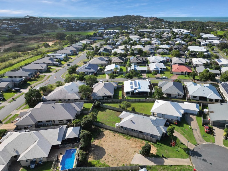 11 Peregian Court, Blacks Beach QLD 4740