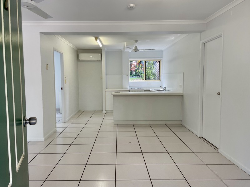 2/9 Robin Street, Slade Point QLD 4740