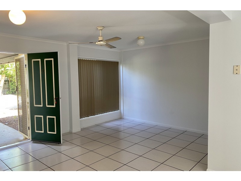 2/9 Robin Street, Slade Point QLD 4740