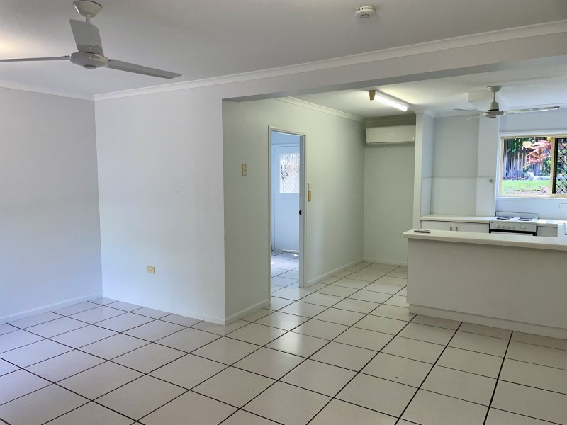 2/9 Robin Street, Slade Point QLD 4740
