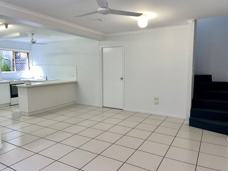 2/9 Robin Street, Slade Point QLD 4740