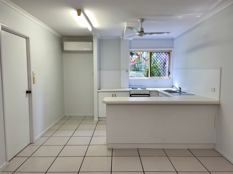 2/9 Robin Street, Slade Point QLD 4740