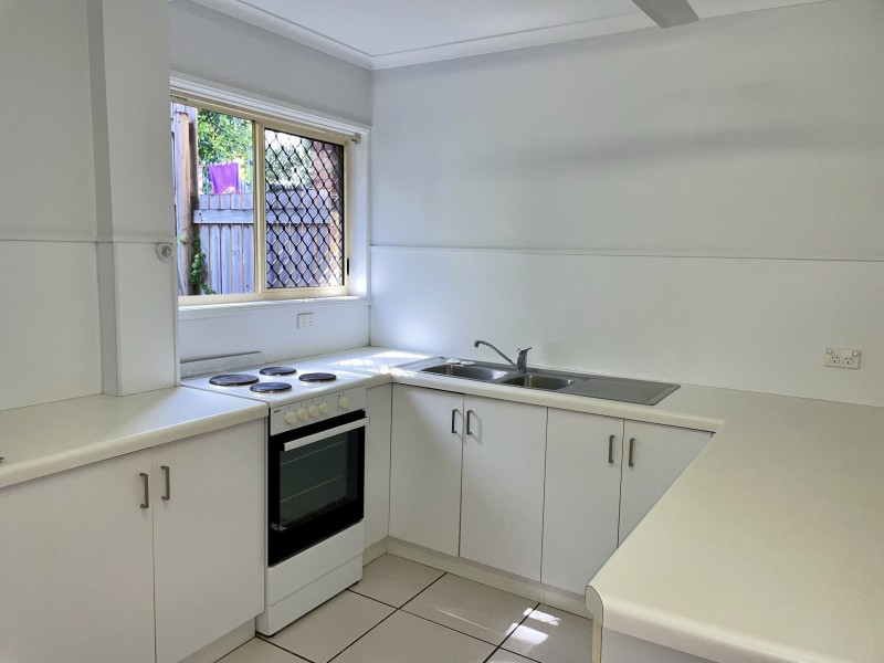 2/9 Robin Street, Slade Point QLD 4740