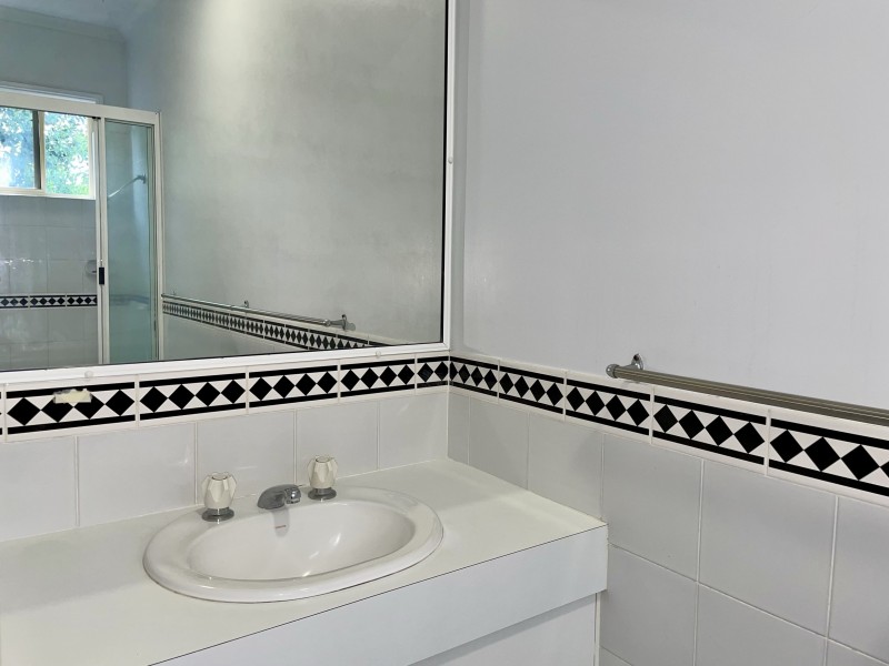 2/9 Robin Street, Slade Point QLD 4740