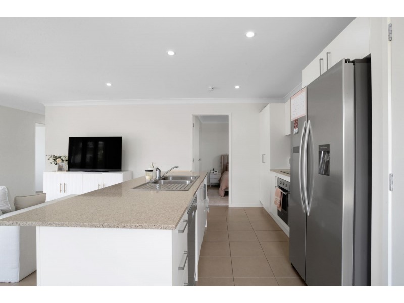 1&2/56 Dawson Boulevard, Rural View QLD 4740