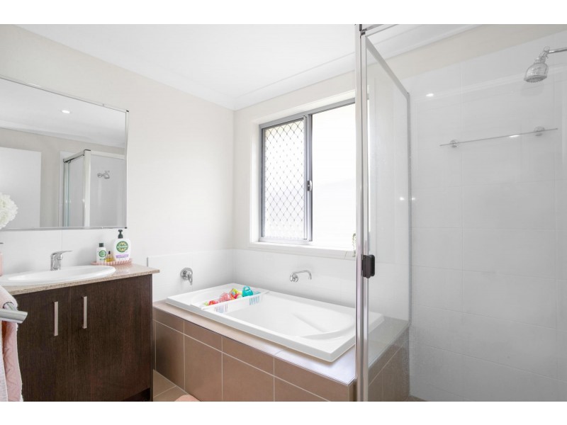1&2/56 Dawson Boulevard, Rural View QLD 4740