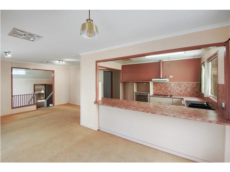6 Bowen Court, Moranbah QLD 4744