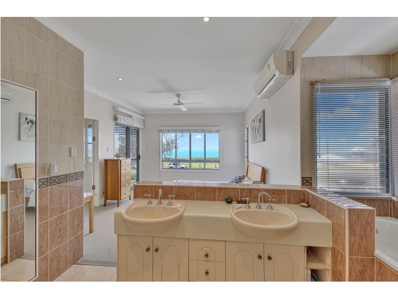 46 Pacific Esplanade, Slade Point QLD 4740
