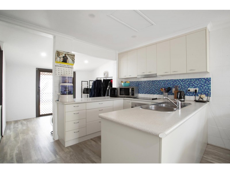 1-2/37 Edmonds Street, Bucasia QLD 4750