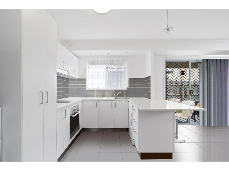 2/57 Phoenix Crescent, Rural View QLD 4740