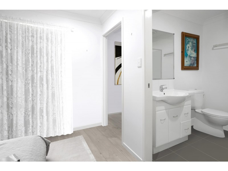 2/57 Phoenix Crescent, Rural View QLD 4740