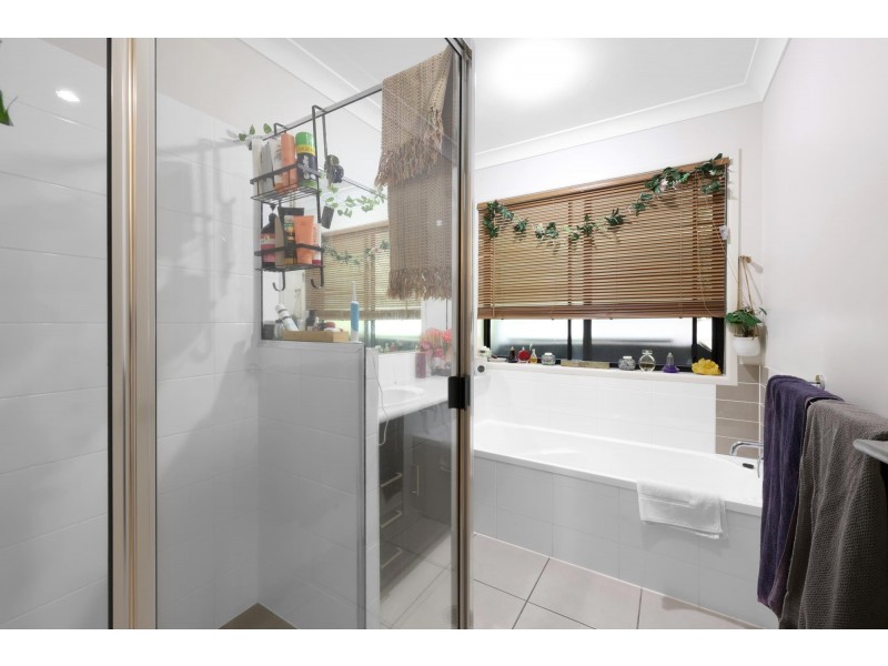 1&2/50 Jackson Street, Sarina QLD 4737