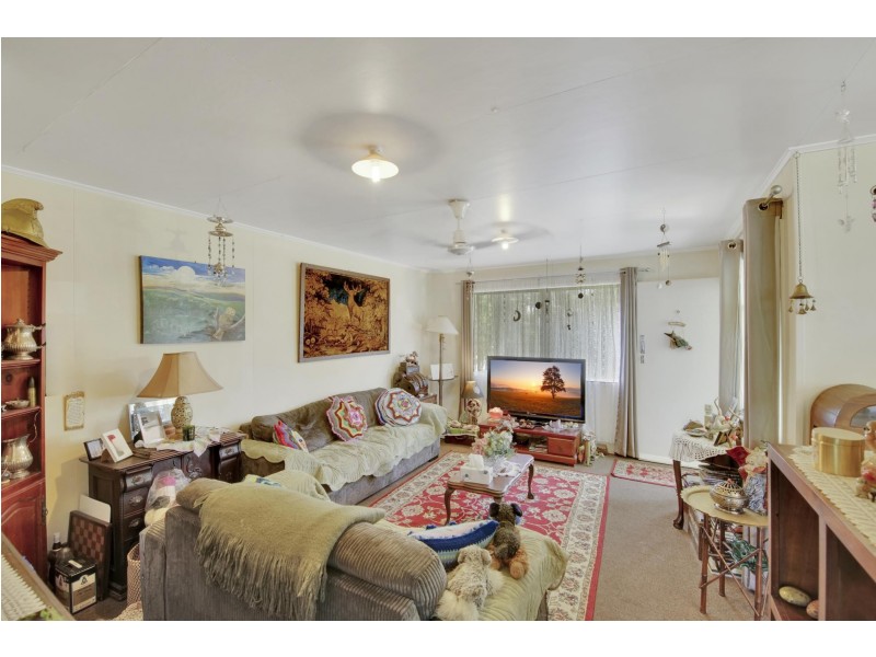 27 Cook Crescent, Dysart QLD 4745