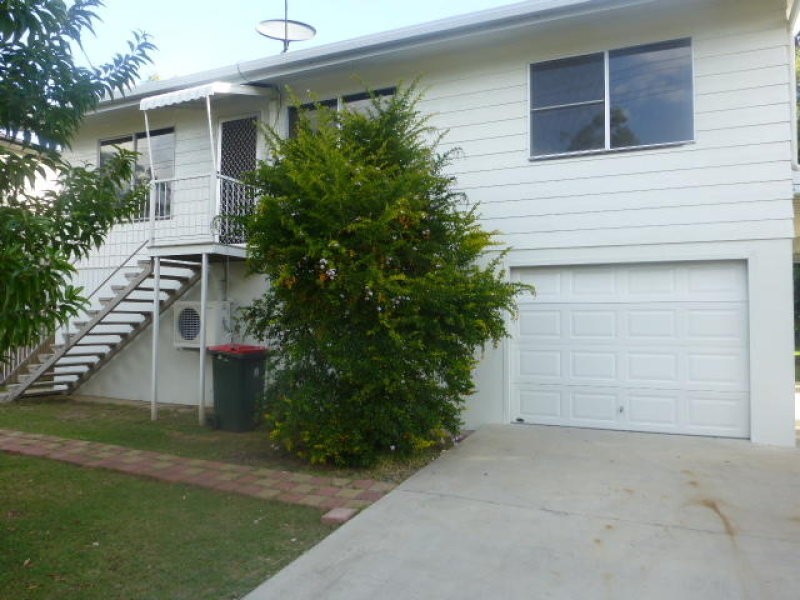 1/2 Thomas Court, Middlemount QLD 4746