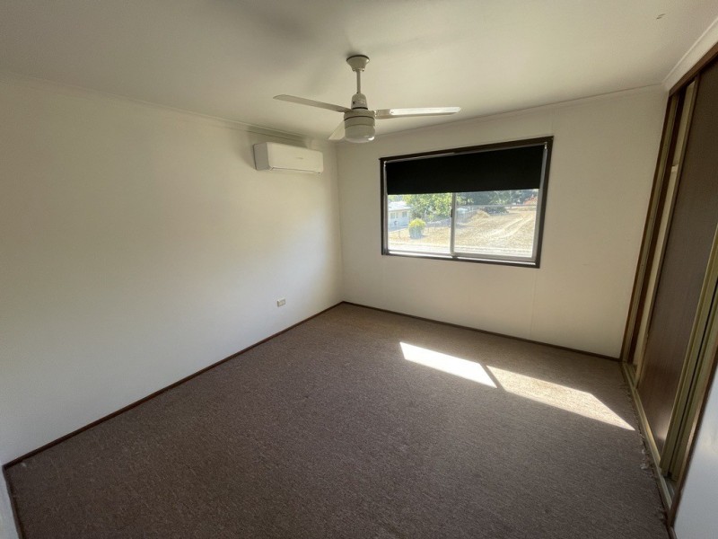 1/2 Thomas Court, Middlemount QLD 4746