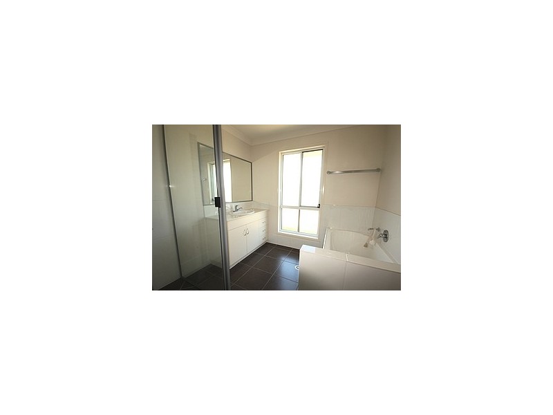 24 Whitehaven Drive, Blacks Beach QLD 4740