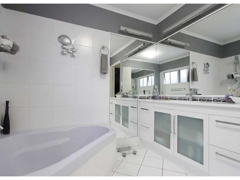 24a Binnington Esplanade, East Mackay QLD 4740