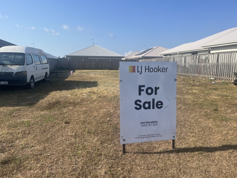 8 Henley Close, Blacks Beach QLD 4740