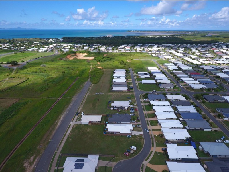 8 Henley Close, Blacks Beach QLD 4740