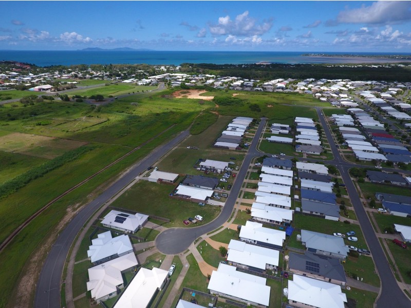 171 Whitehaven Drive, Blacks Beach QLD 4740