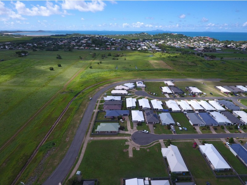 4 Henley Close, Blacks Beach QLD 4740
