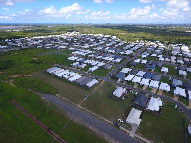 4 Henley Close, Blacks Beach QLD 4740