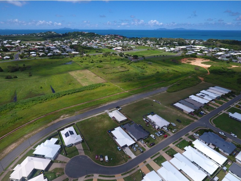 4 Henley Close, Blacks Beach QLD 4740